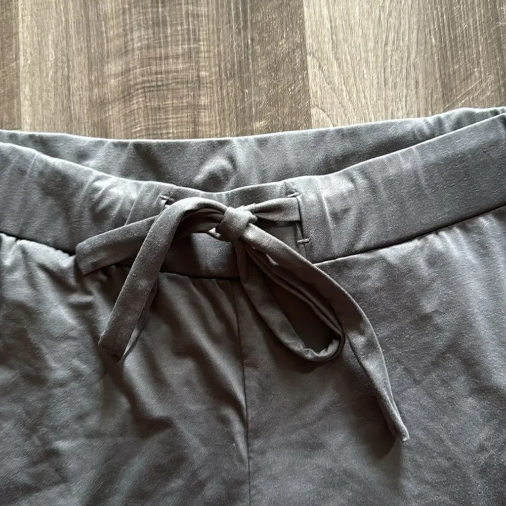 Athletic pants with pockets